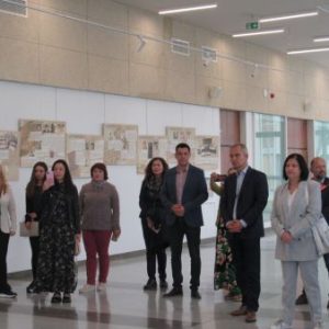 Педагозите от университет „Проф. д-р Асен Златаров” отдадоха почит на първите бургаски учители с оригинална фотоизложба