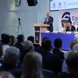 Желязков в Бургас: Въвеждането на еврото в България означава повече конкурентоспособност на икономиката, повече сигурност, повече доходи