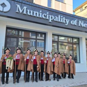 Кметът на Несебър посрещна коледарчета в общината