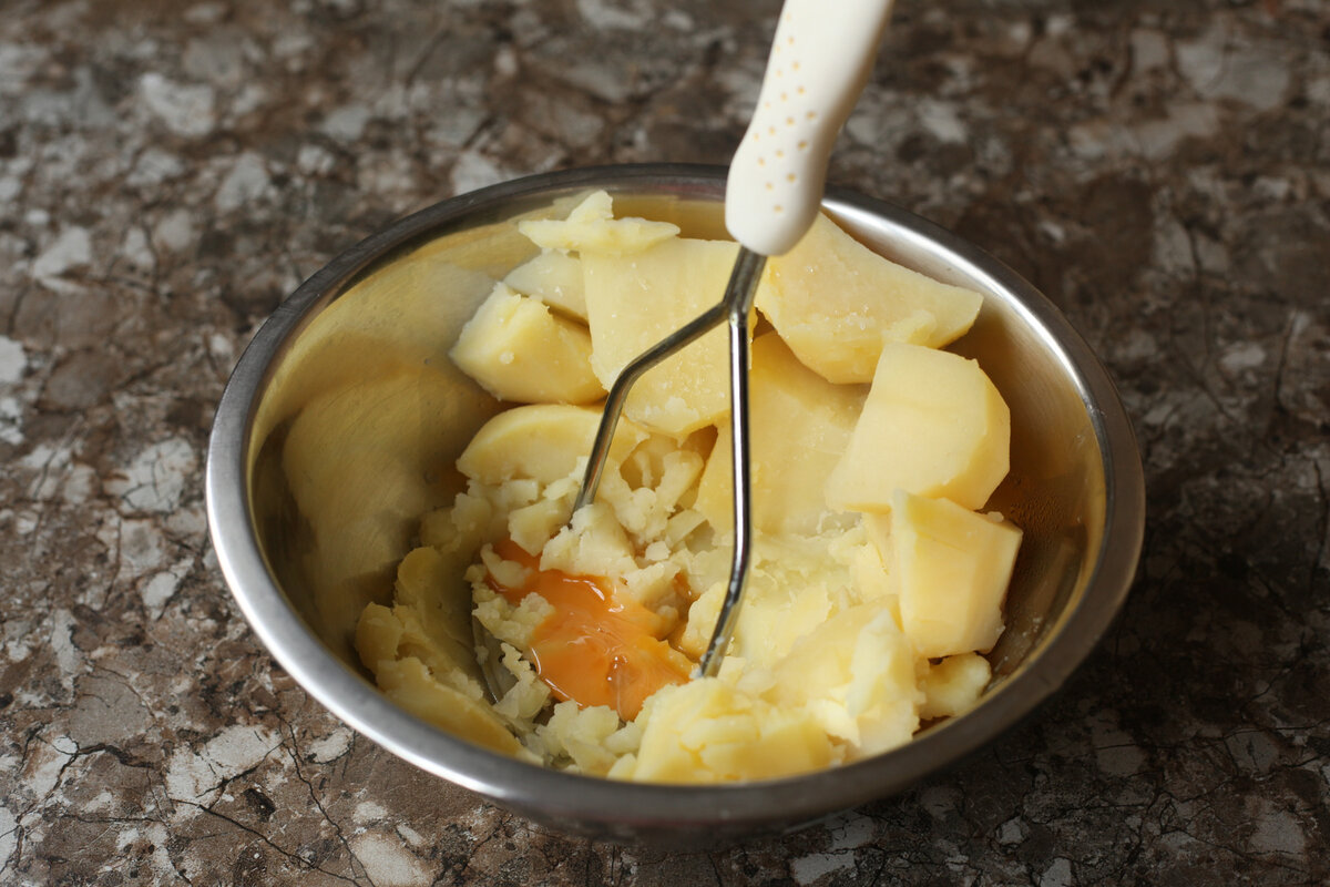 Когато останат варени картофи, аз готвя „Птиче мляко“: моята рецепта за най-вкусните и сочни картофени котлети